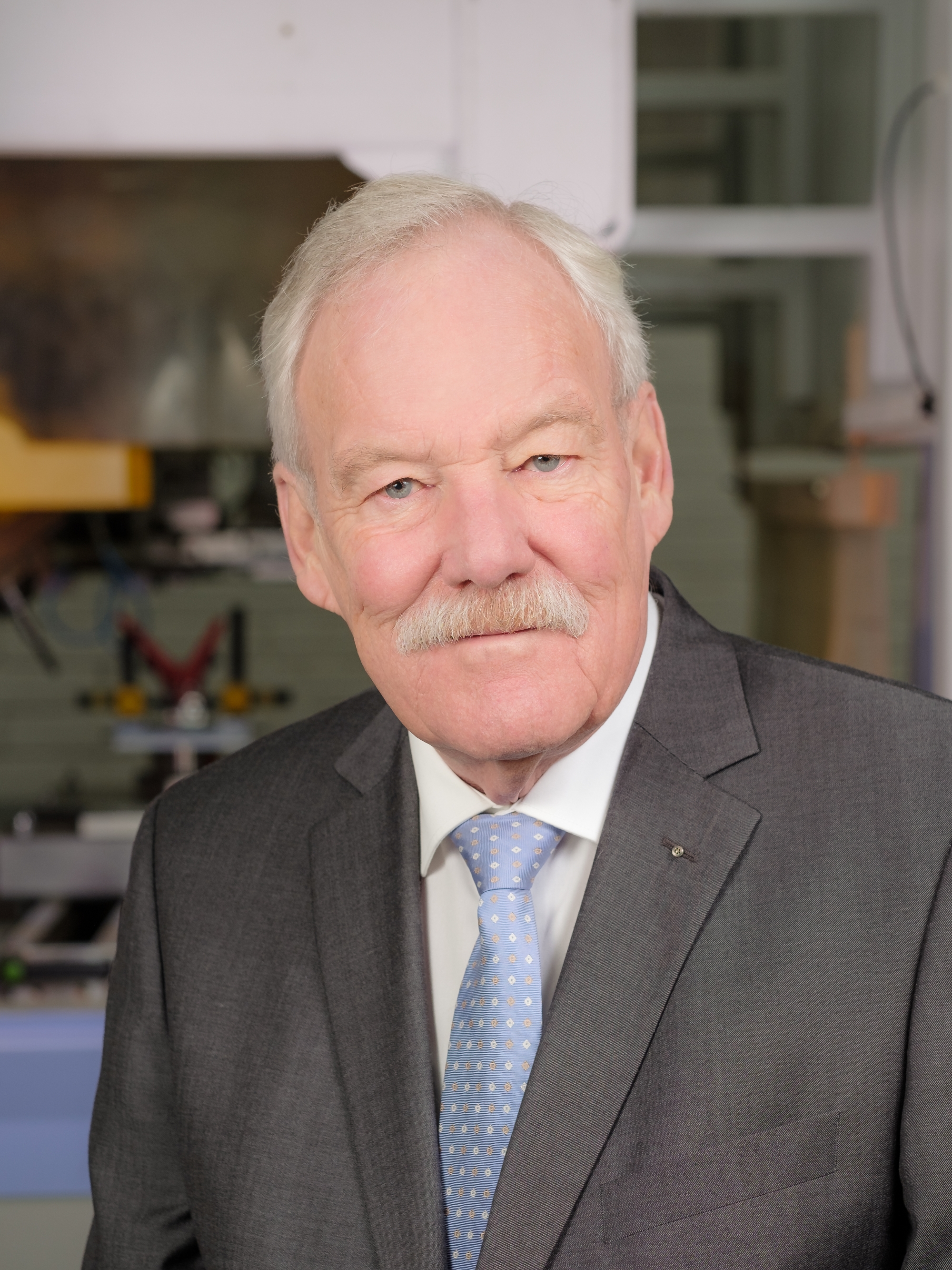 Dieses Bild zeigt Univ.-Prof. i. R. Dr.-Ing. Prof. h. c. mult. Dr. h. c. mult. Uwe Heisel